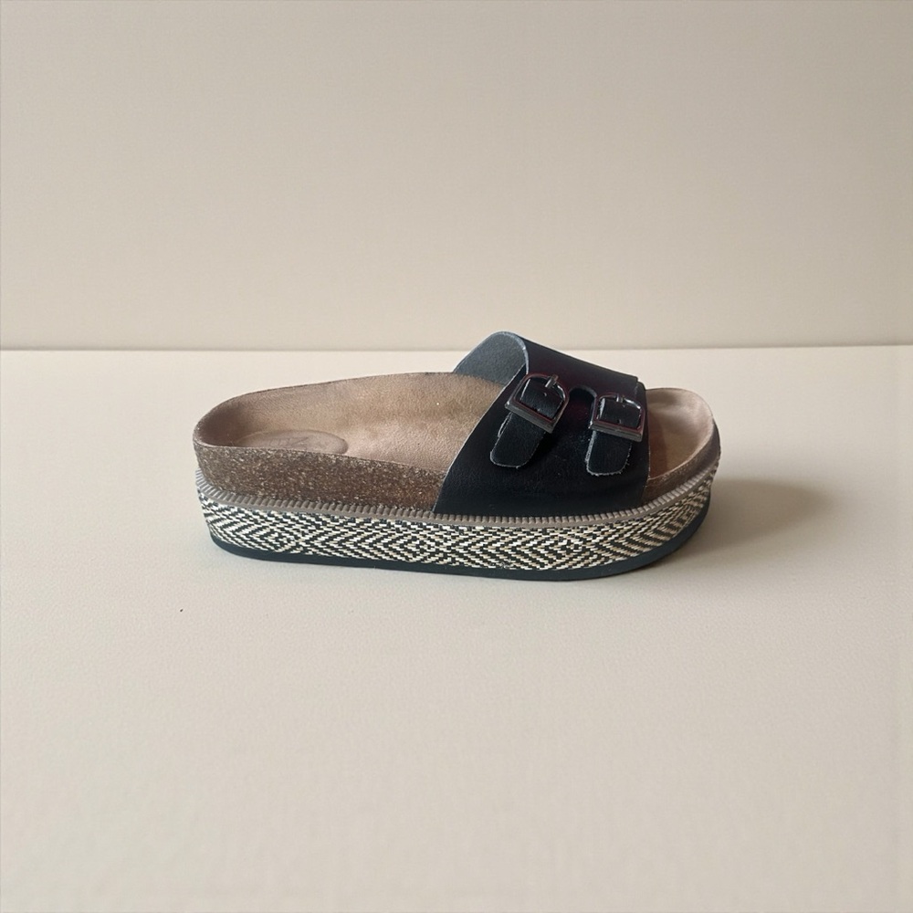 No Boundaries Women's Plattorm Cork
Footbed Slip On Black Sandals Size 8